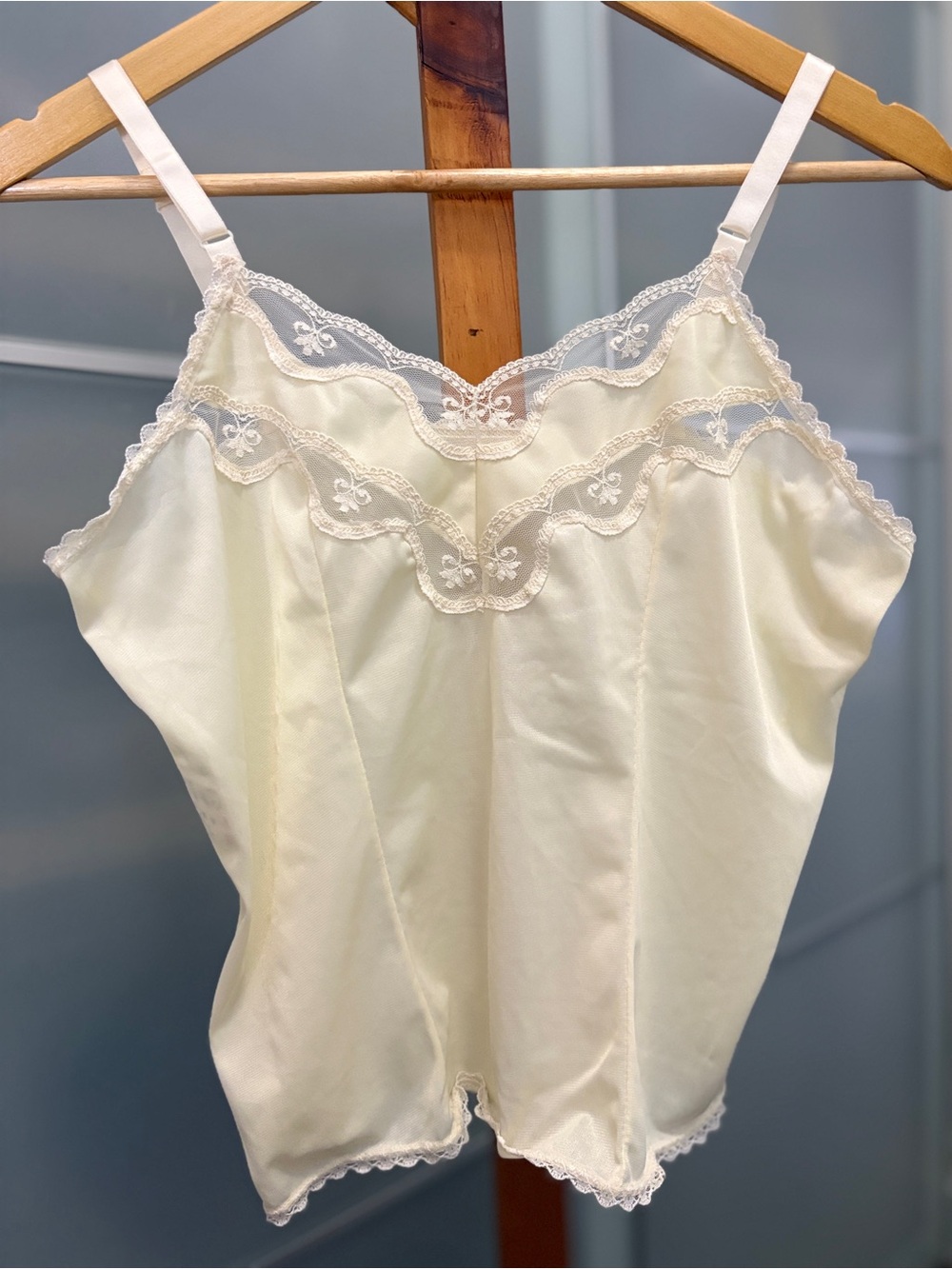 Vintage Infini Cream Lace Camisole Lingerie Top Made in Canada Size Large L